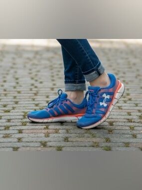Under Armour Men’s Blue and Orange Athletic Shoes, Size 7